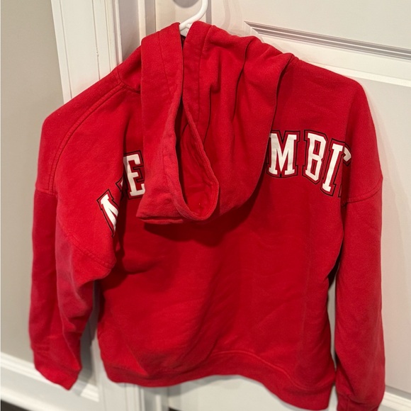 ABERCROMBIE KIDS BRAND, Boy’s Sz (13/14) Red Hoodie/Sweatshirt With Front Pocket - Picture 2 of 8